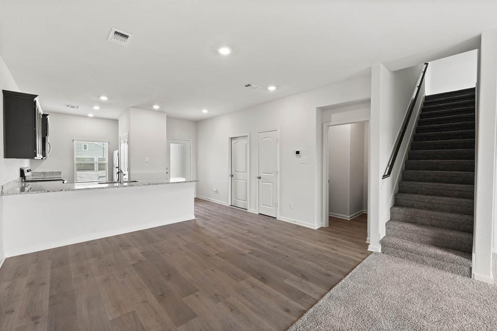 Throttle Lane #10141 - Photo 4 of 12