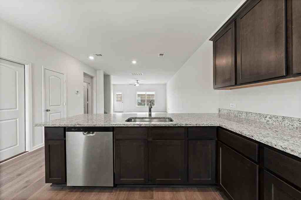 Throttle Lane #10141 - Photo 7 of 12