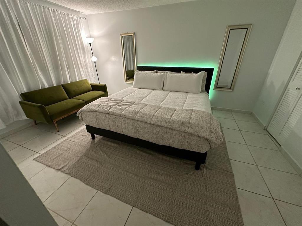 1881 Washington Avenue #1881 - Photo 3 of 13