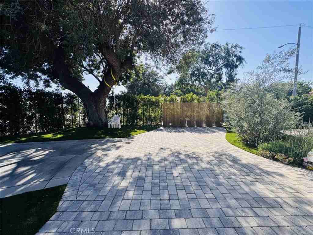 524 South Astell Avenue #524 - Photo 2 of 38