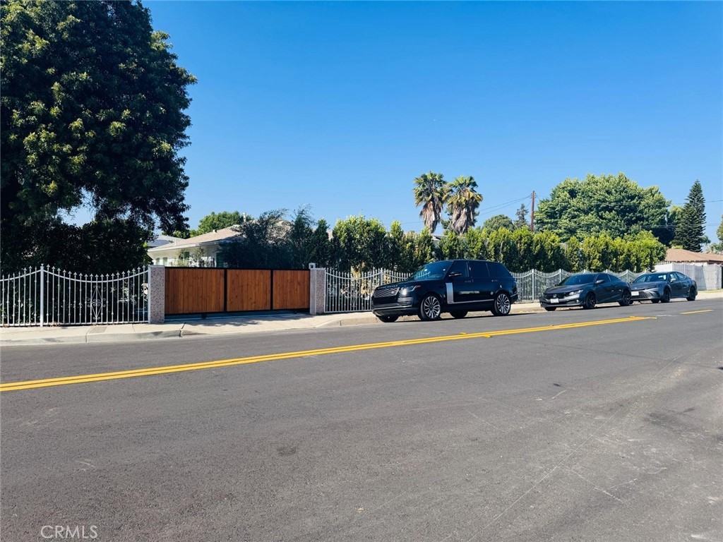 524 South Astell Avenue #524 - Photo 3 of 38