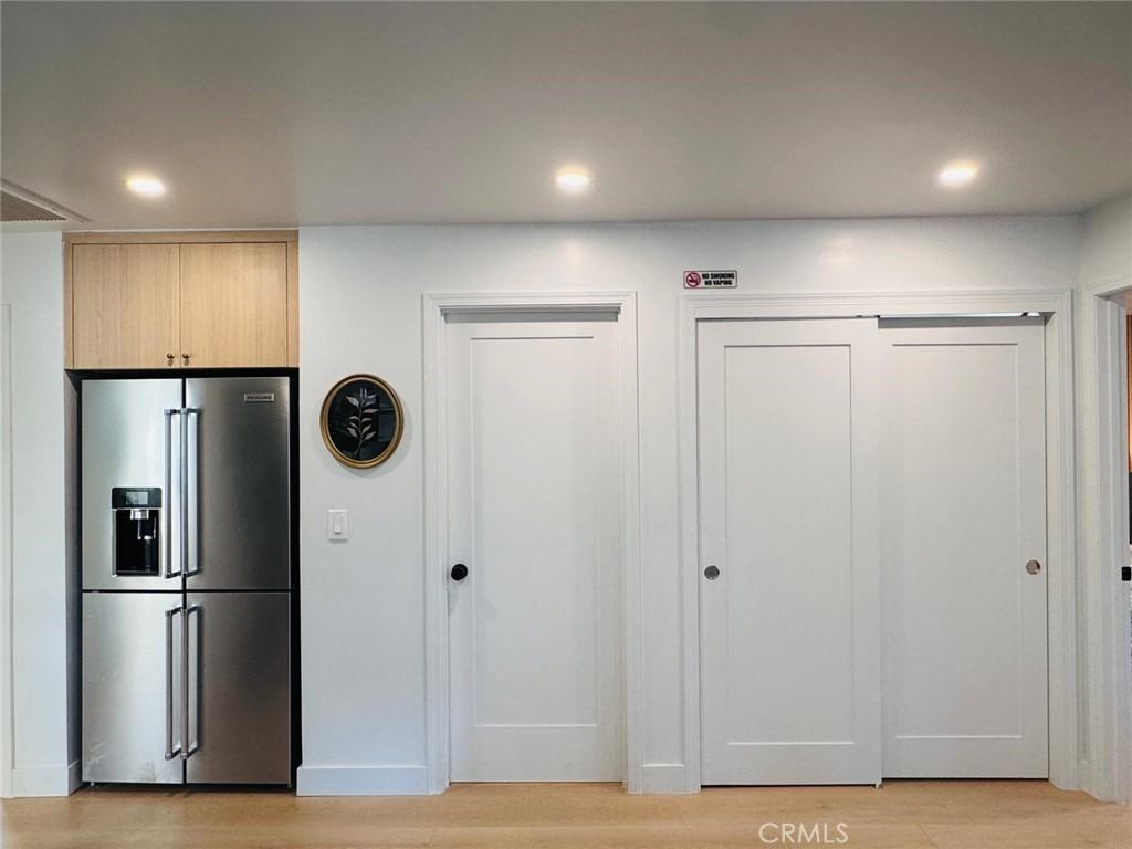 524 South Astell Avenue #524 - Photo 4 of 38