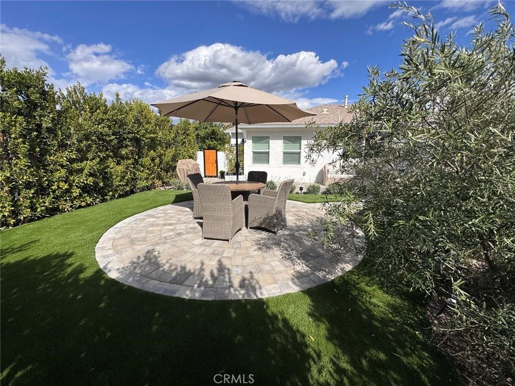 524 South Astell Avenue #524 - Photo 5 of 38