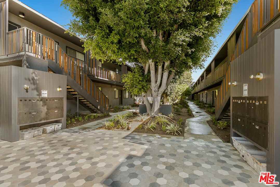 4136 Grand View Boulevard #4136-3 - Photo 3 of 13