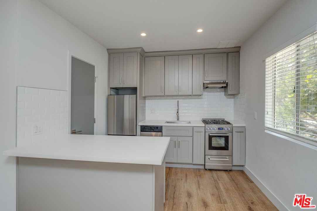 4136 Grand View Boulevard #4136-3 - Photo 4 of 13