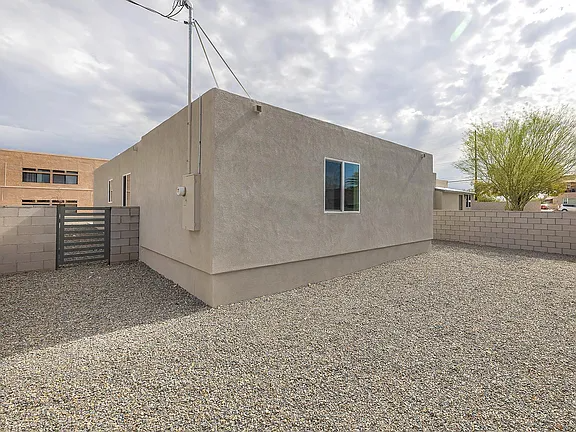 938 East Waverly Street - Photo 2 of 18