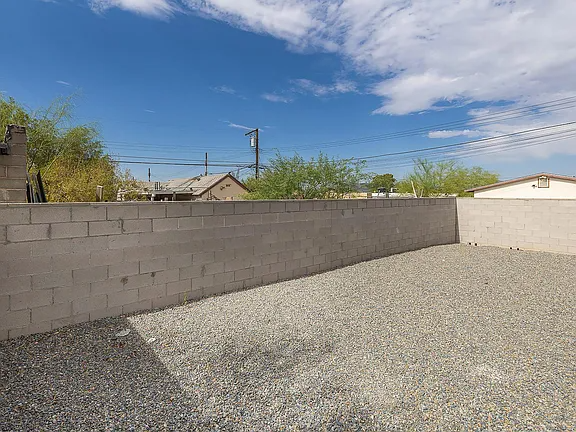 938 East Waverly Street - Photo 4 of 18