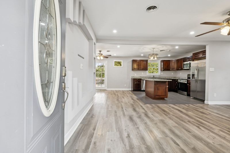 102 Warren Court - Photo 2 of 20