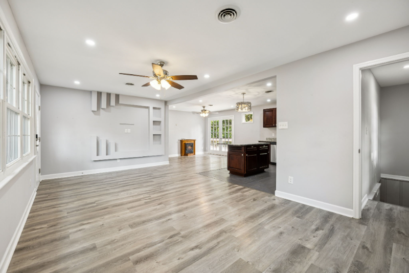 102 Warren Court - Photo 4 of 20