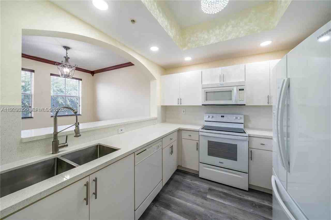 8882 West Flagler Street #8882-208 - Photo 7 of 11