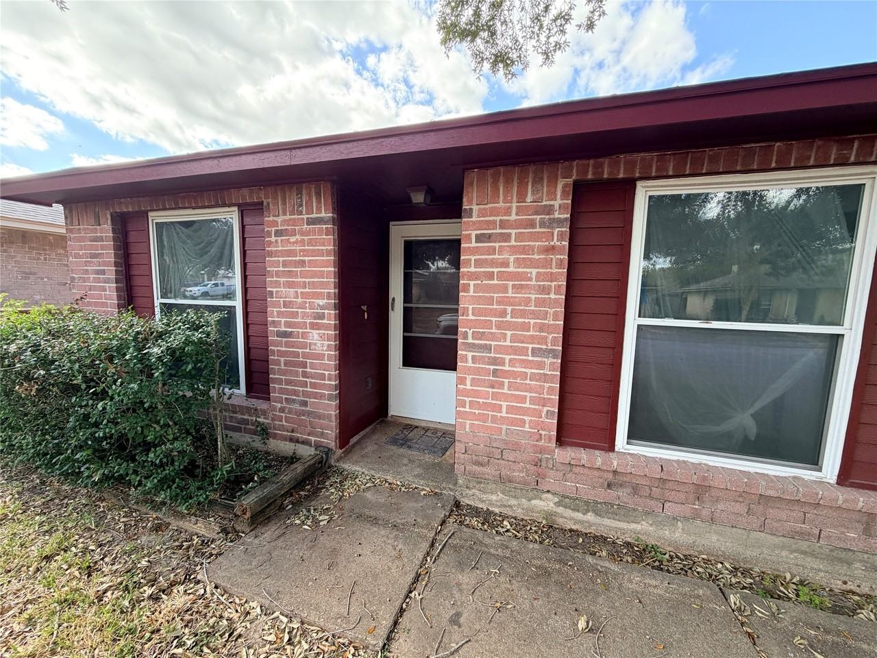 1927 Oakwell Lane #1927 - Photo 4 of 16