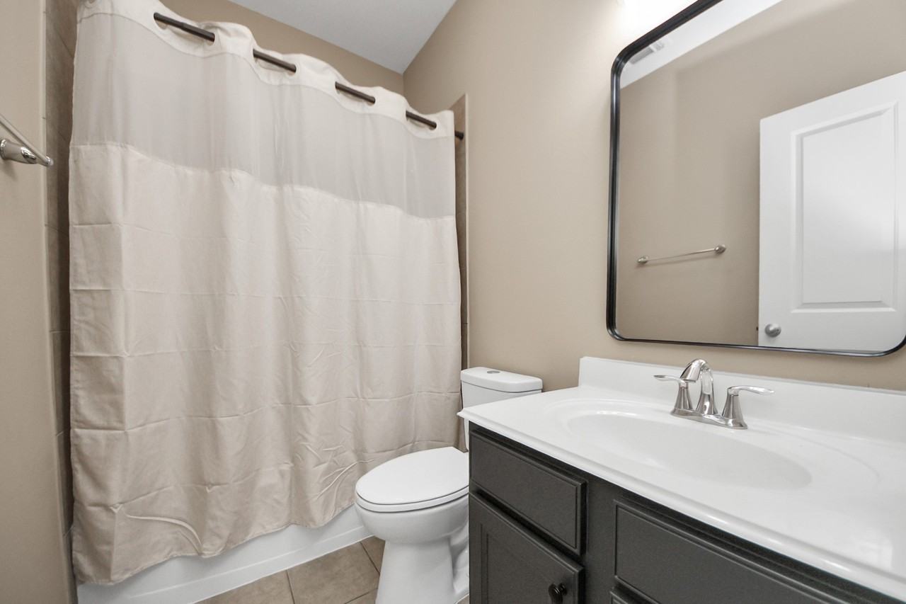 8226 Stratford Canyon Drive #8226 - Photo 5 of 44