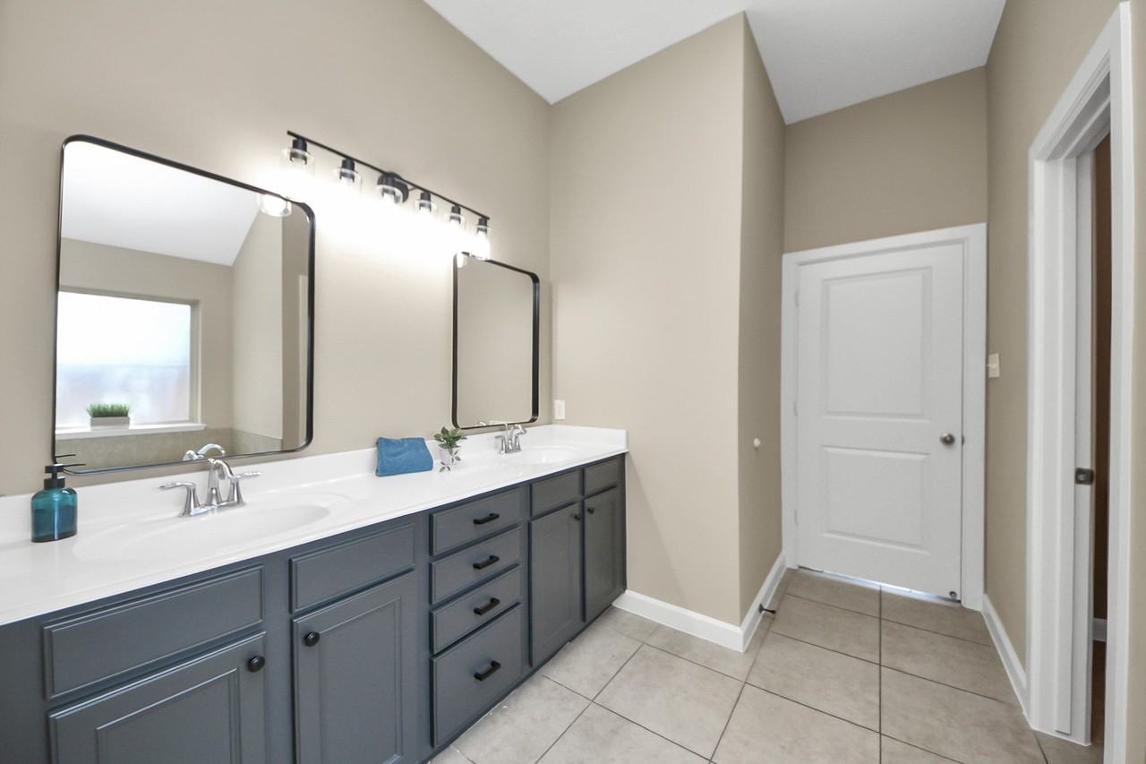 8226 Stratford Canyon Drive #8226 - Photo 7 of 44