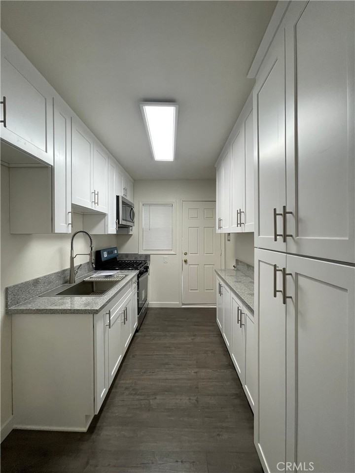 1349 Altadena Drive #1349B - Photo 7 of 8