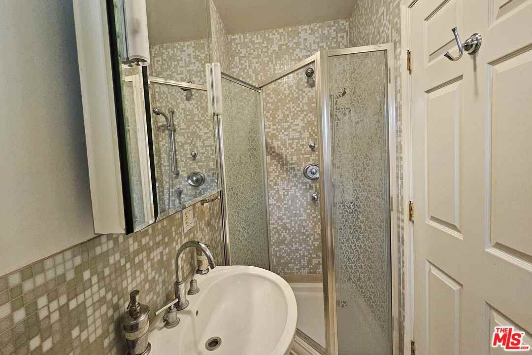 302 North Griffith Park Drive #302 - Photo 4 of 31