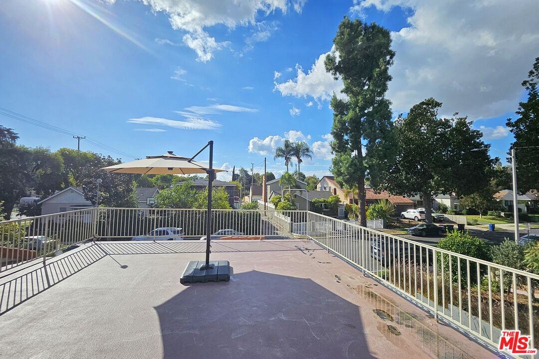 302 North Griffith Park Drive #302 - Photo 5 of 31