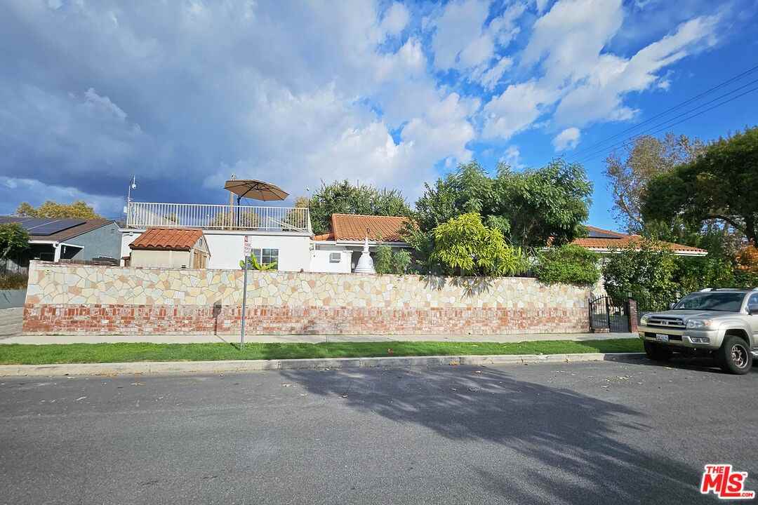 302 North Griffith Park Drive #302 - Photo 6 of 31