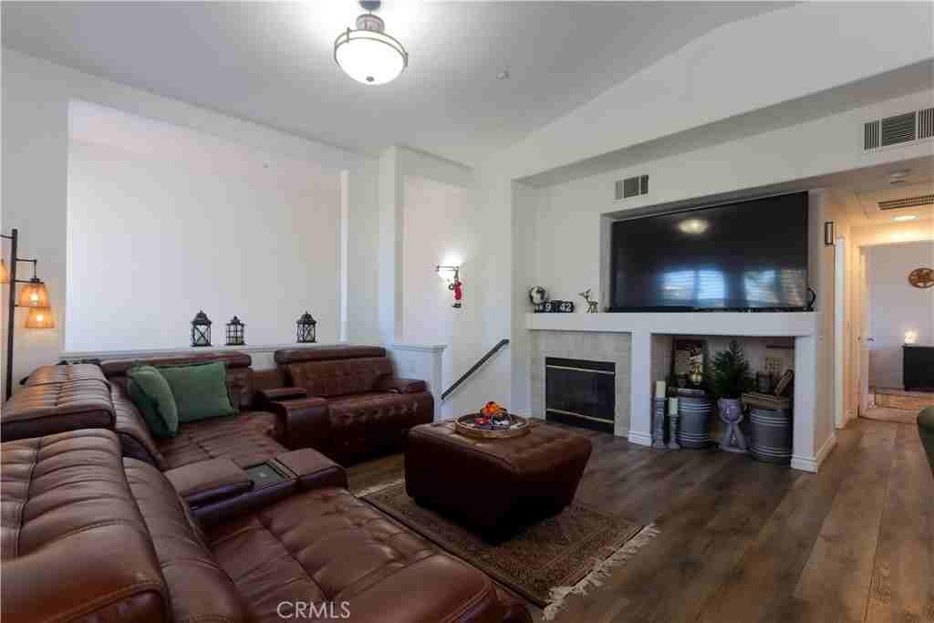 2212 Crescent Oak #2212 - Photo 2 of 20