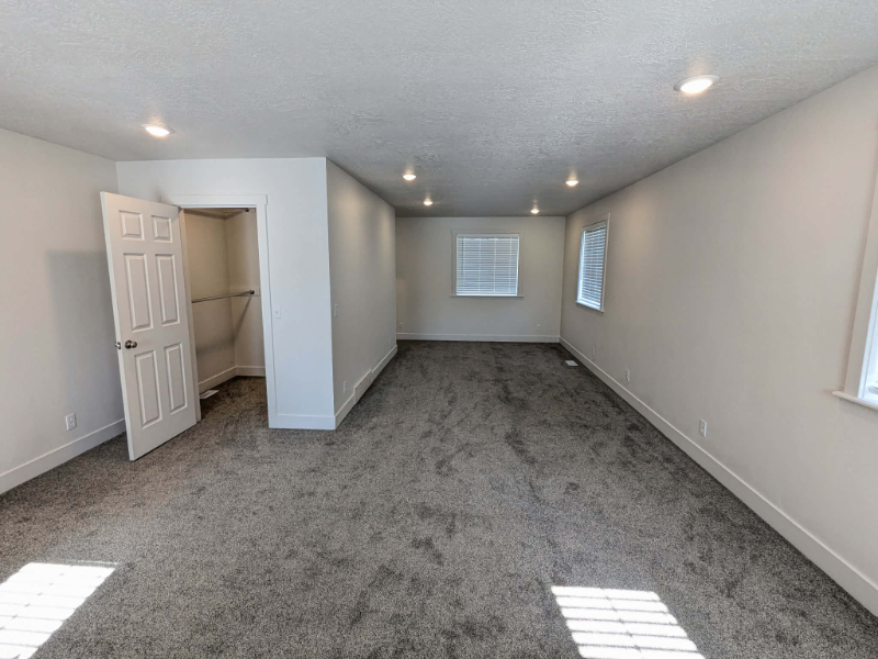 1760 Ne - Photo 2 of 25