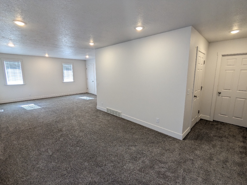 1760 Ne - Photo 3 of 25