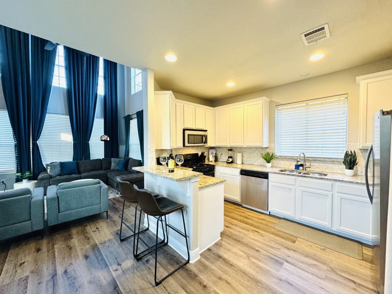 2801 Goodwin Avenue #A - Photo 4 of 33