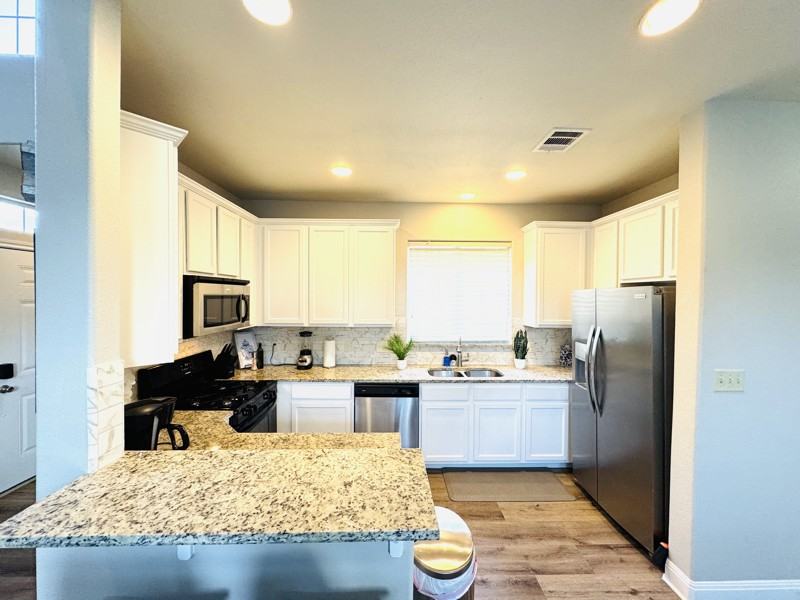 2801 Goodwin Avenue #A - Photo 6 of 33