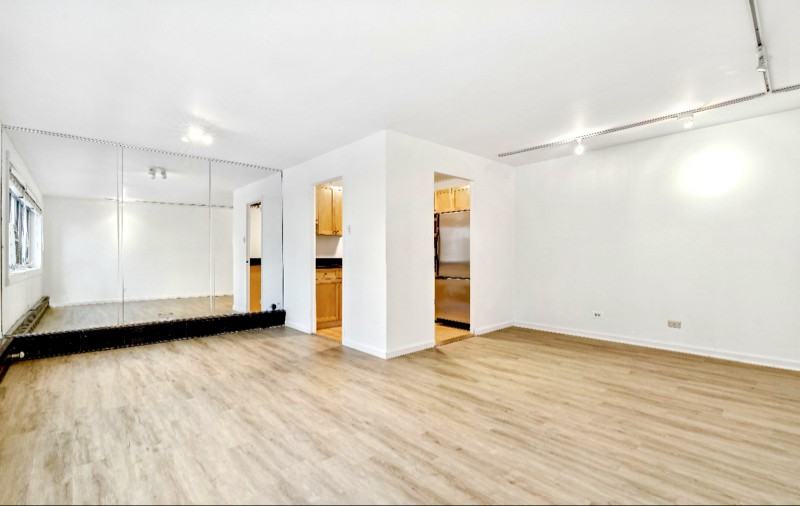 700 W Bittersweet Pl #1004 - Photo 3 of 16