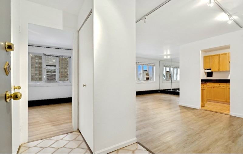 700 W Bittersweet Pl #1004 - Photo 4 of 16