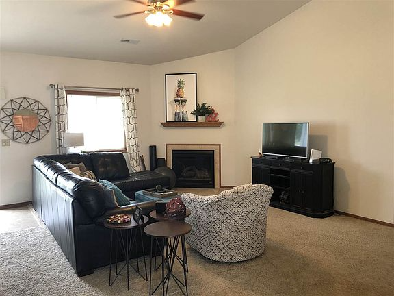 208 Northfield Road - Photo 4 of 10