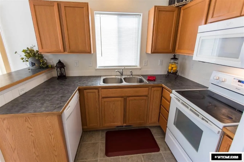 881 Fulton Street - Photo 2 of 12