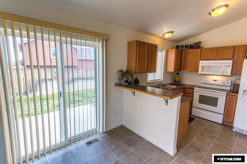 881 Fulton Street - Photo 4 of 12