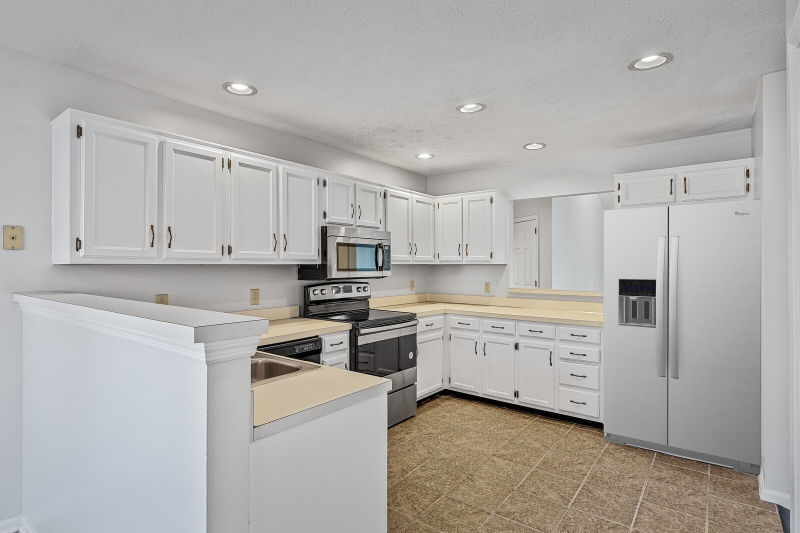 6015 Bradford Hills Drive - Photo 3 of 15