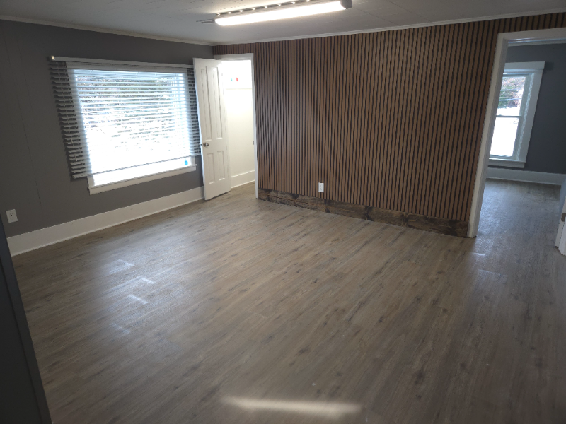 10906 North Woodstock Street #B - Photo 2 of 9