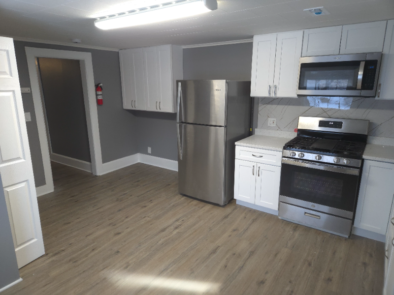 10906 North Woodstock Street #B - Photo 5 of 9