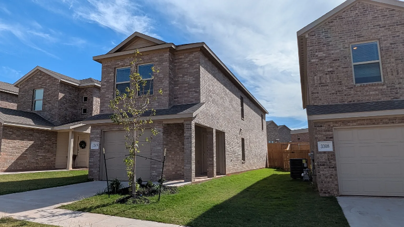 3306 NW 148th St - Photo 2 of 16