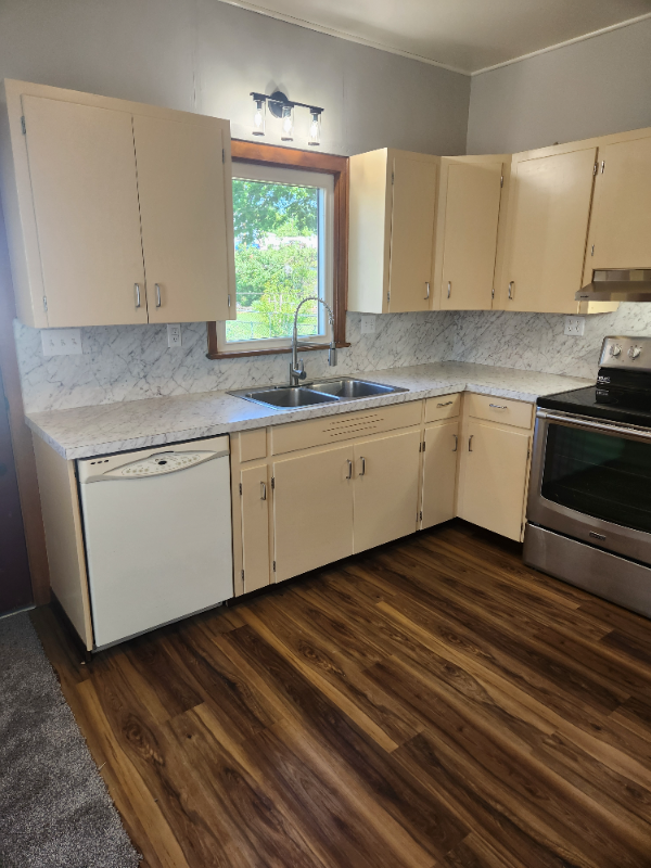 127 North Washington Street - Photo 4 of 11