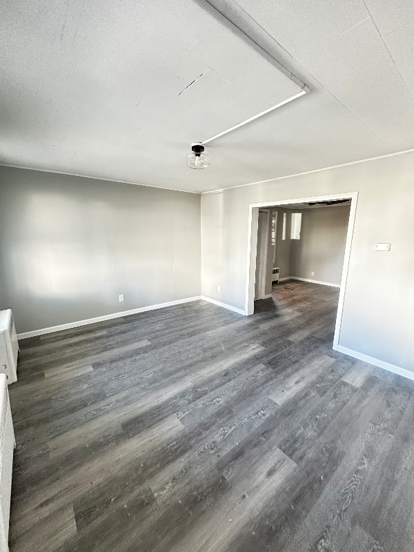 526 Selfridge St - Photo 2 of 5