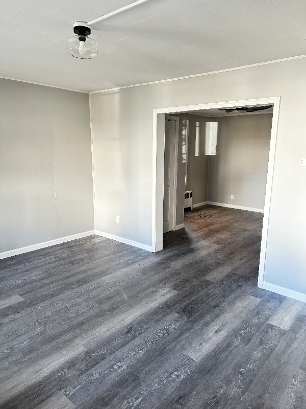 526 Selfridge St - Photo 3 of 5