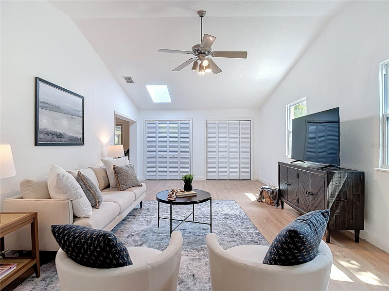 5344 Lowell Avenue - Photo 2 of 19