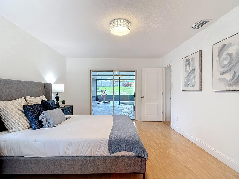 5344 Lowell Avenue - Photo 3 of 19