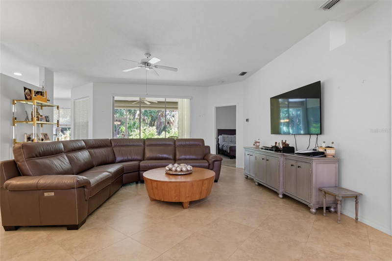 2292 Harrier Way - Photo 3 of 20