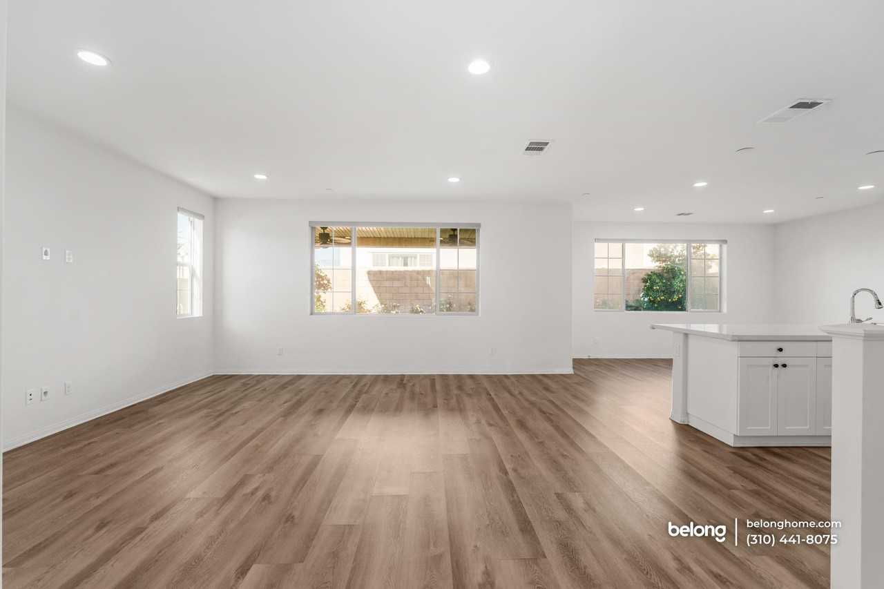 3915 Fincastle Street - Photo 5 of 36