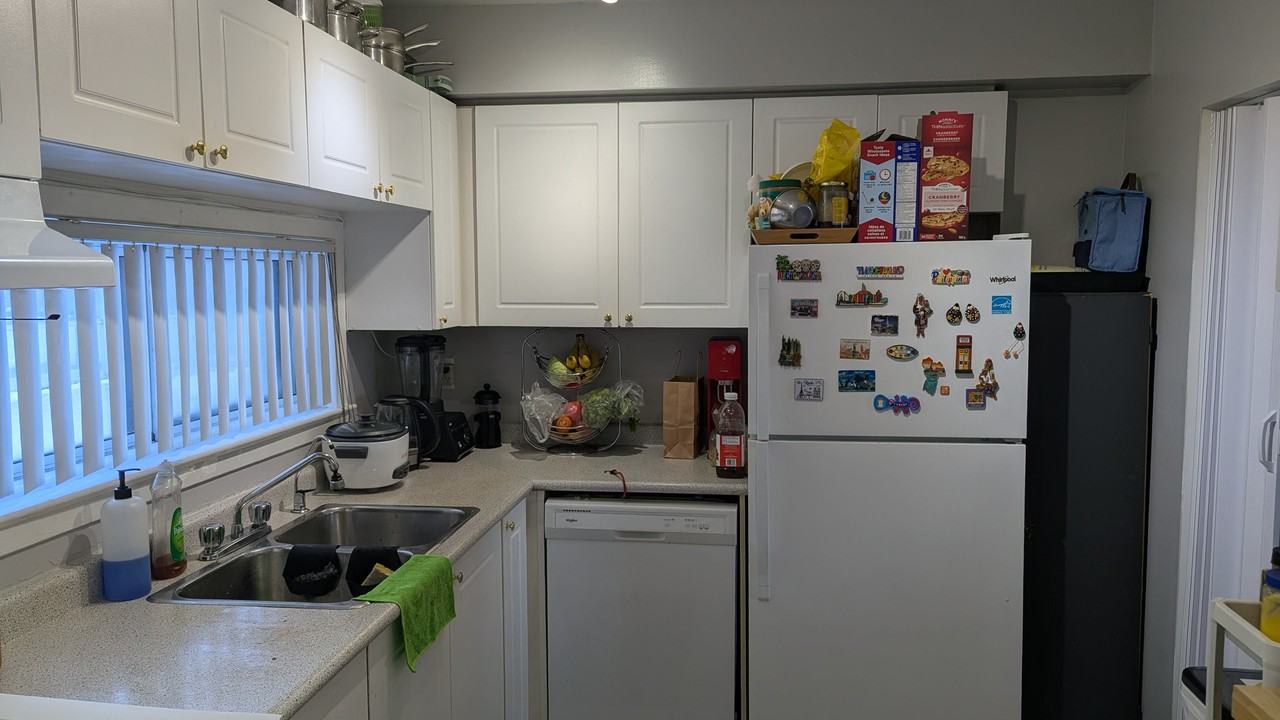 200 Van Horne Avenue #14 - Photo 4 of 17