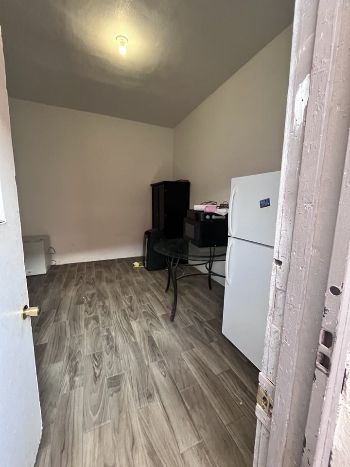 1309 E Yandell Dr #A - Photo 4 of 10