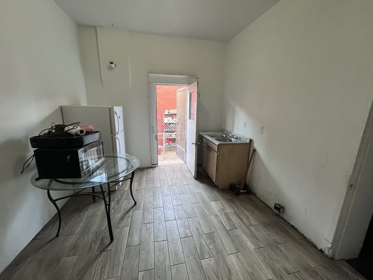 1309 E Yandell Dr #A - Photo 5 of 10