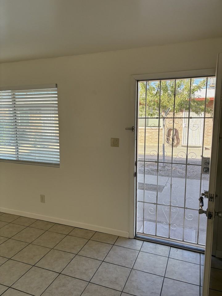 203 E Glenn St #203 - Photo 3 of 16