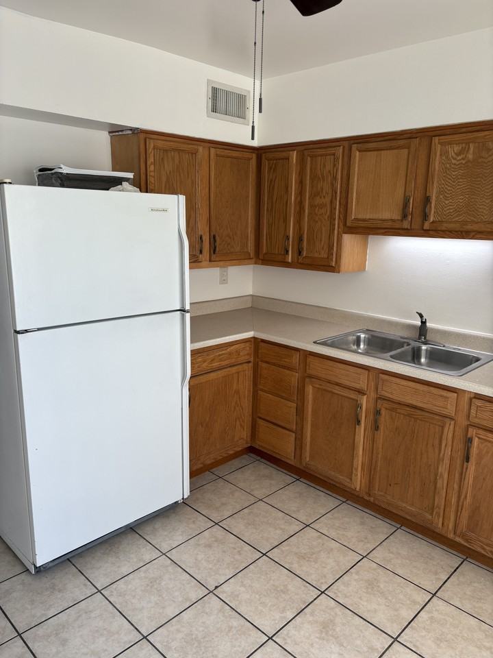 203 E Glenn St #203 - Photo 6 of 16