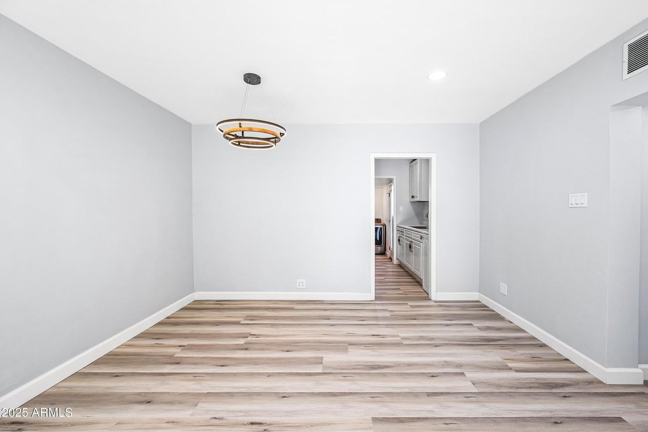 1608 E Hudson Dr - Photo 6 of 24