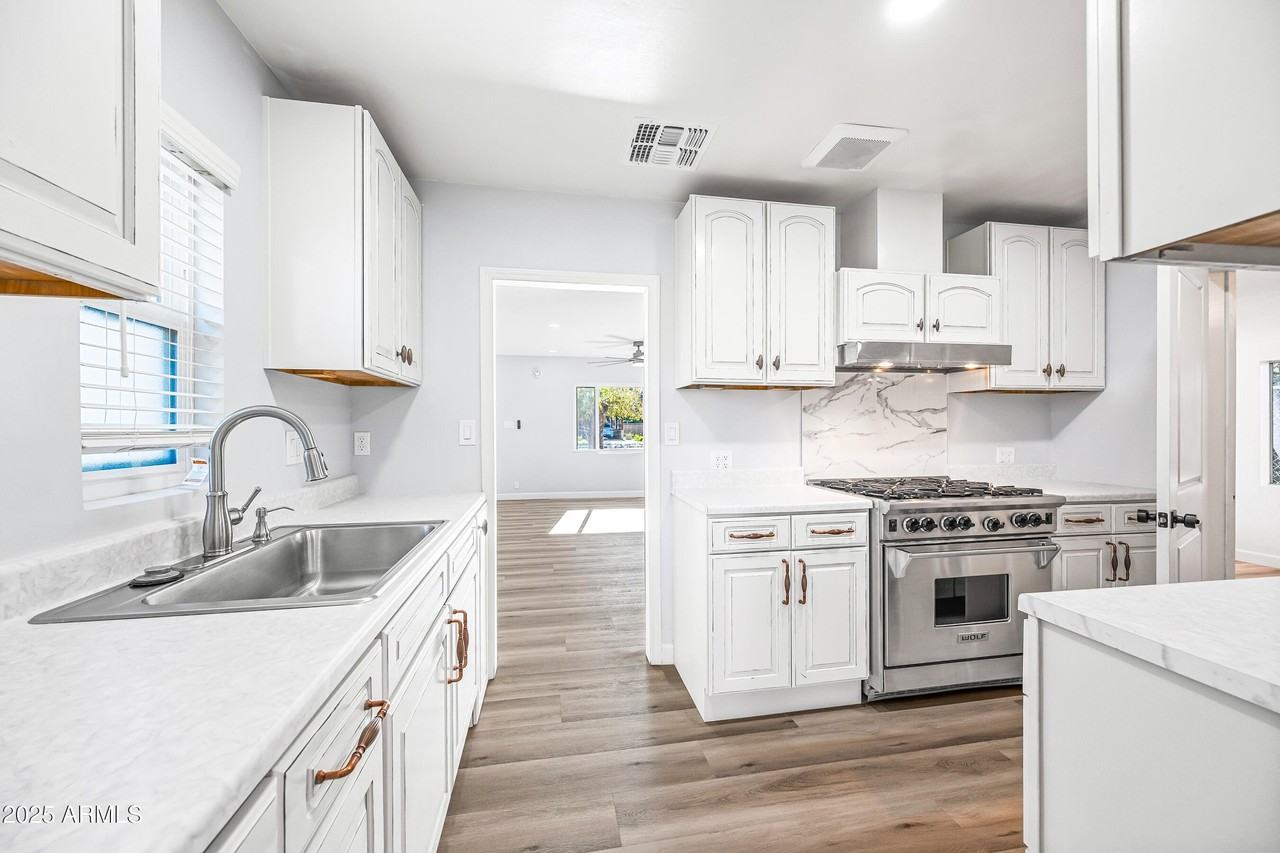 1608 E Hudson Dr - Photo 7 of 24