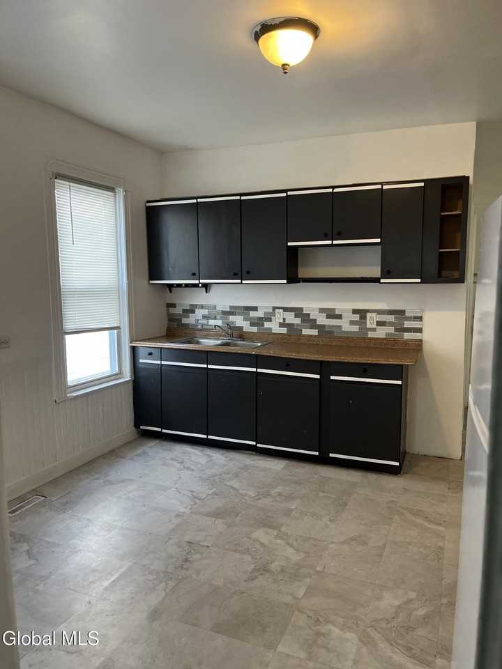 1638 Van Vranken Avenue - Photo 7 of 11